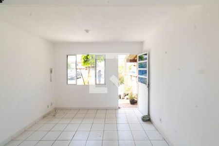 Sala de casa de condomínio para alugar com 2 quartos, 55m² em Campo Grande, Rio de Janeiro