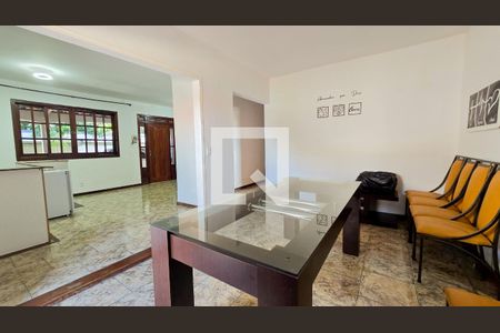 Sala de casa para alugar com 4 quartos, 353m² em Indaiá, Belo Horizonte