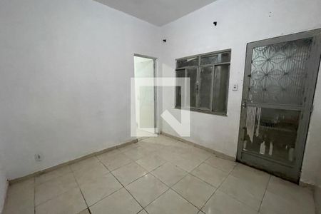 Quarto de casa para alugar com 1 quarto, 80m² em Parque Senhor do Bonfim, Duque de Caxias