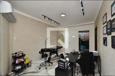 Sala de casa à venda com 3 quartos, 270m² em Cachoeirinha, Belo Horizonte