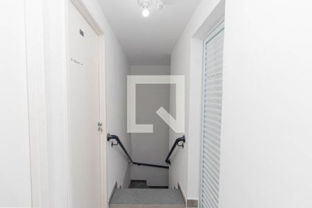 Corredor de kitnet/studio para alugar com 1 quarto, 21m² em Vila Maria Baixa, São Paulo