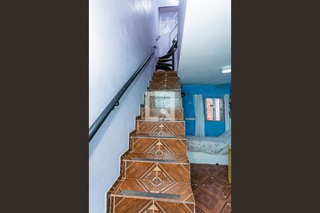 Escada de casa à venda com 2 quartos, 130m² em Vila Rica, São Paulo