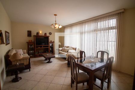 Sala de casa à venda com 5 quartos, 254m² em Jardim Caravelas, São Paulo