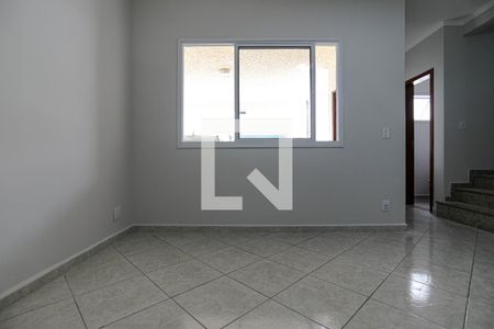 Sala de casa de condomínio para alugar com 3 quartos, 120m² em Vila Oliveira, Mogi das Cruzes