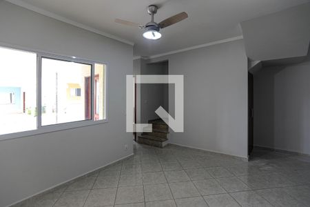 Sala de casa de condomínio para alugar com 3 quartos, 120m² em Vila Oliveira, Mogi das Cruzes