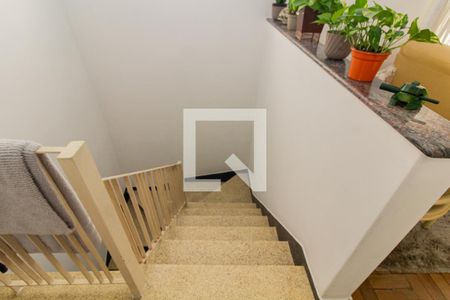 Escada de casa para alugar com 3 quartos, 200m² em Itaquera, São Paulo