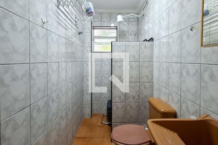 Banheiro de kitnet/studio para alugar com 1 quarto, 30m² em Canto do Forte, Praia Grande