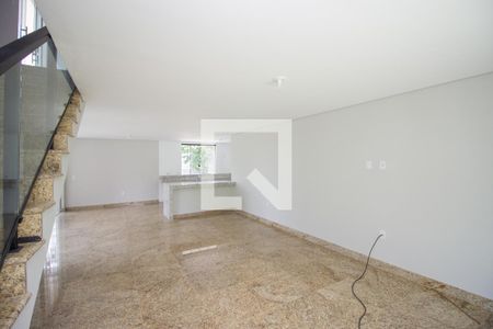 Sala de casa à venda com 3 quartos, 250m² em Chácara Contagem, Contagem