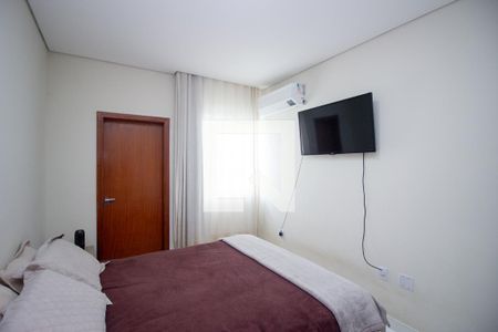 Quarto Suíte de casa à venda com 3 quartos, 90m² em Tropical, Contagem