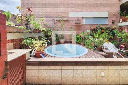 Quintal de casa de condomínio à venda com 3 quartos, 189m² em Humaitá, Rio de Janeiro