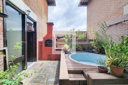 Quintal de casa de condomínio à venda com 3 quartos, 189m² em Humaitá, Rio de Janeiro