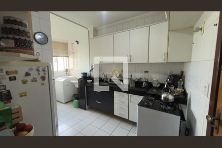 Cozinha de apartamento para alugar com 3 quartos, 90m² em Itamarati, Belo Horizonte