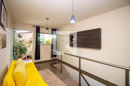 Sala de TV de casa à venda com 4 quartos, 138m² em Alvorada, Contagem