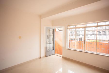 SALA de casa para alugar com 3 quartos, 90m² em Vila Romero, São Paulo