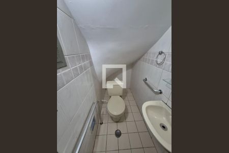 Banheiro de casa para alugar com 2 quartos, 71m² em Jardim Mitsutani, São Paulo