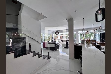 Sala de casa de condomínio para alugar com 6 quartos, 1500m² em Vargem Grande, Rio de Janeiro