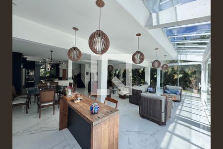 Sala de casa de condomínio para alugar com 6 quartos, 1500m² em Vargem Grande, Rio de Janeiro