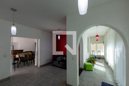 Sala de TV de casa à venda com 4 quartos, 220m² em Vila do Ouro, Nova Lima