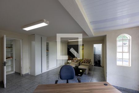 Sala com Lareira de casa à venda com 4 quartos, 220m² em Vila do Ouro, Nova Lima