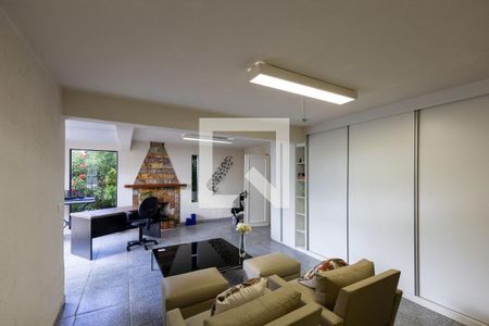 Sala com Lareira de casa à venda com 4 quartos, 220m² em Vila do Ouro, Nova Lima