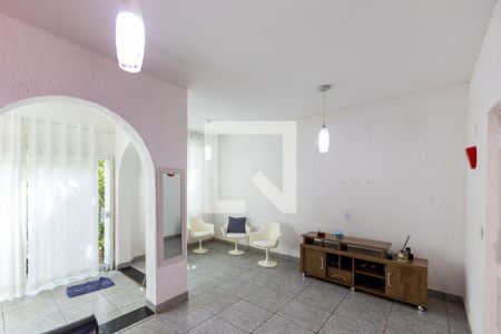 Sala de TV de casa à venda com 4 quartos, 220m² em Vila do Ouro, Nova Lima