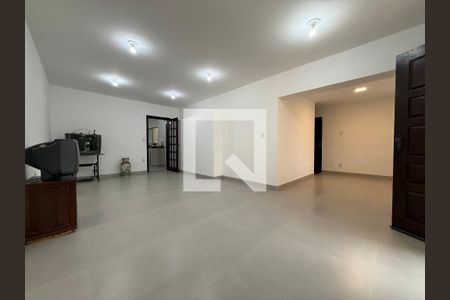 Casa para alugar com 4 quartos, 250m² em Alípio de Melo, Belo Horizonte