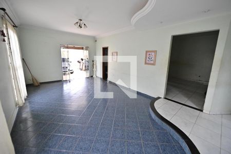 Casa para alugar com 5 quartos, 400m² em Anhangüera, Goiânia