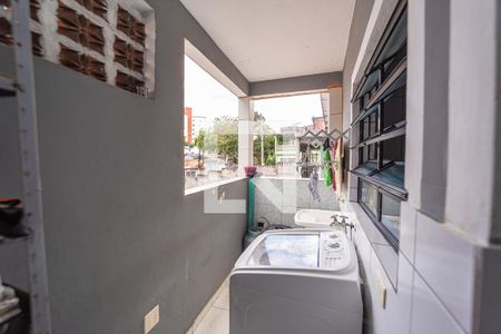 Área de Serviço de casa para alugar com 4 quartos, 170m² em Vila Araguaia, São Paulo