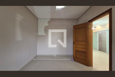Quarto de casa para alugar com 3 quartos, 198m² em Vila Santo Alberto, Santo André