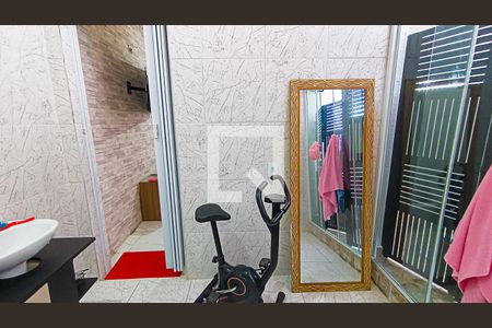 Banheiro da Suíte 3 de casa para alugar com 3 quartos, 213m² em Jardim Samambaia, Praia Grande