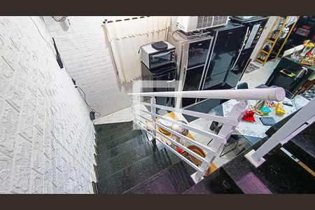 Escada de casa para alugar com 3 quartos, 213m² em Jardim Samambaia, Praia Grande