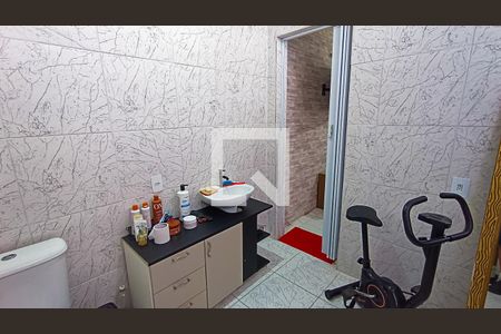 Banheiro da Suíte 3 de casa para alugar com 3 quartos, 213m² em Jardim Samambaia, Praia Grande