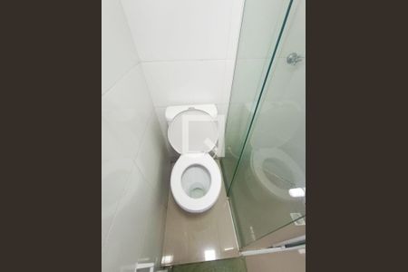 Banheiro de kitnet/studio para alugar com 1 quarto, 30m² em Centro, Curitiba