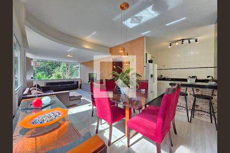 Sala de casa de condomínio para alugar com 4 quartos, 290m² em Retiro do Chale, Brumadinho