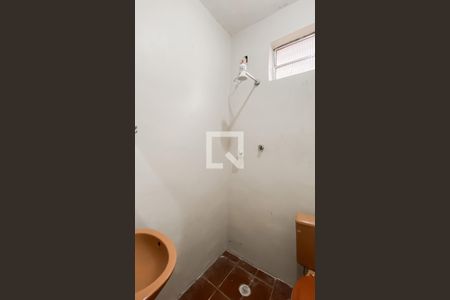 Banheiro de casa para alugar com 1 quarto, 25m² em Vila Buenos Aires, São Paulo