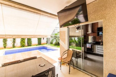 Vista da Sala de casa de condomínio à venda com 4 quartos, 320m² em Parque Sinai, Santana de Parnaíba