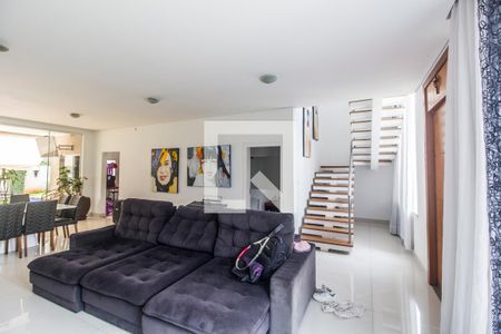 Sala de casa de condomínio à venda com 4 quartos, 320m² em Parque Sinai, Santana de Parnaíba