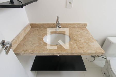 Banheiro da Suíte de casa de condomínio à venda com 2 quartos, 80m² em Vila Bela, São Paulo