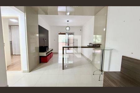 Sala de casa de condomínio para alugar com 3 quartos, 226m² em Vila Madeira, Nova Lima