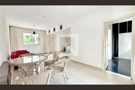 Sala de casa de condomínio para alugar com 3 quartos, 226m² em Vila Madeira, Nova Lima