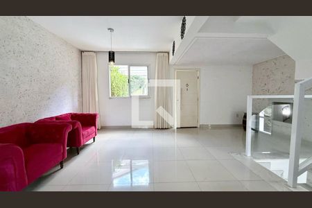 Sala de casa de condomínio para alugar com 3 quartos, 226m² em Vila Madeira, Nova Lima