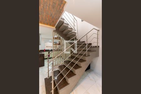 Escada de casa à venda com 3 quartos, 150m² em Vila Graciosa, São Paulo