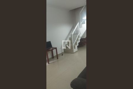 Sala de casa para alugar com 2 quartos, 150m² em Jardim Novo Horizonte, Cotia