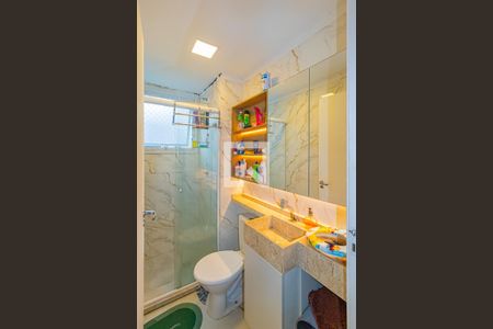 Banheiro de apartamento à venda com 2 quartos, 43m² em Mato Grande, Canoas