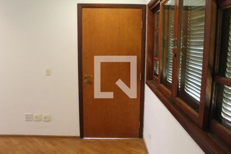 Casa de Condomínio para alugar com 3 quartos, 750m² em Vila Santo Antônio, Cotia