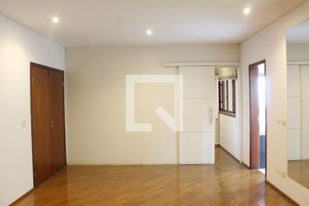 Casa de Condomínio para alugar com 3 quartos, 750m² em Vila Santo Antônio, Cotia