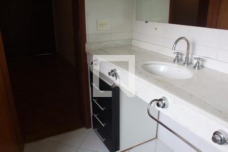 Casa de Condomínio para alugar com 3 quartos, 750m² em Vila Santo Antônio, Cotia