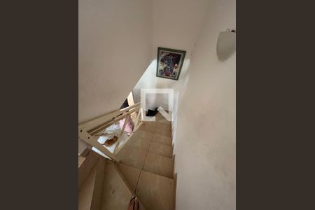 Escada de casa para alugar com 3 quartos, 130m² em Jardim Petropolis, Cotia