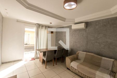 Sala de casa de condomínio para alugar com 4 quartos, 128m² em Praia do Flamengo, Salvador