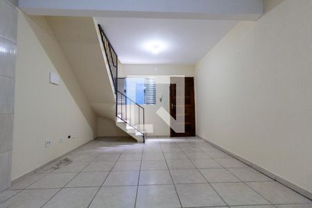 Sala e Cozinha de casa de condomínio à venda com 2 quartos, 60m² em Vila Ré, São Paulo